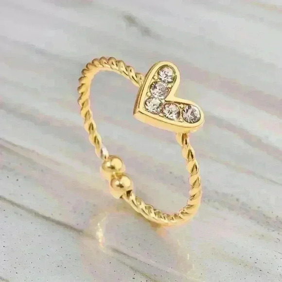 Twisted Love Heart Zircon Ring - Picture 1 of 6